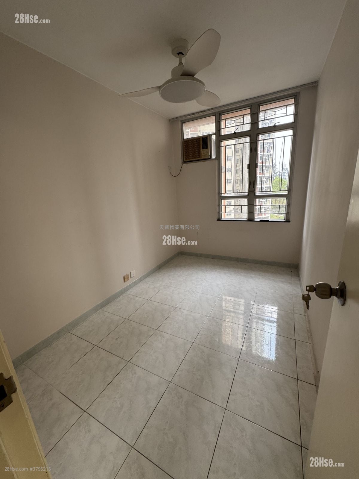 冠熹苑 售盘 3 房 , 1 浴室 601 平方尺