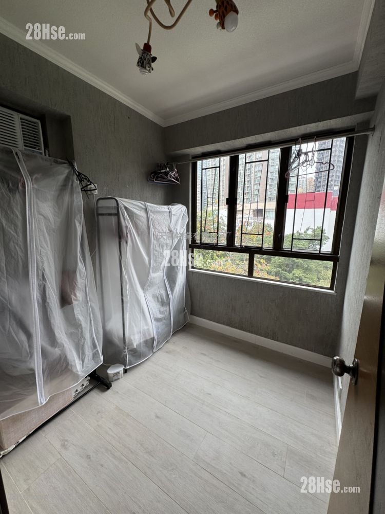 Hung Hom Gardens Sell 3 Bedrooms , 1 Bathroom 480 ft²