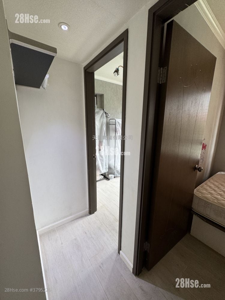 Hung Hom Gardens Sell 3 Bedrooms , 1 Bathroom 480 ft²