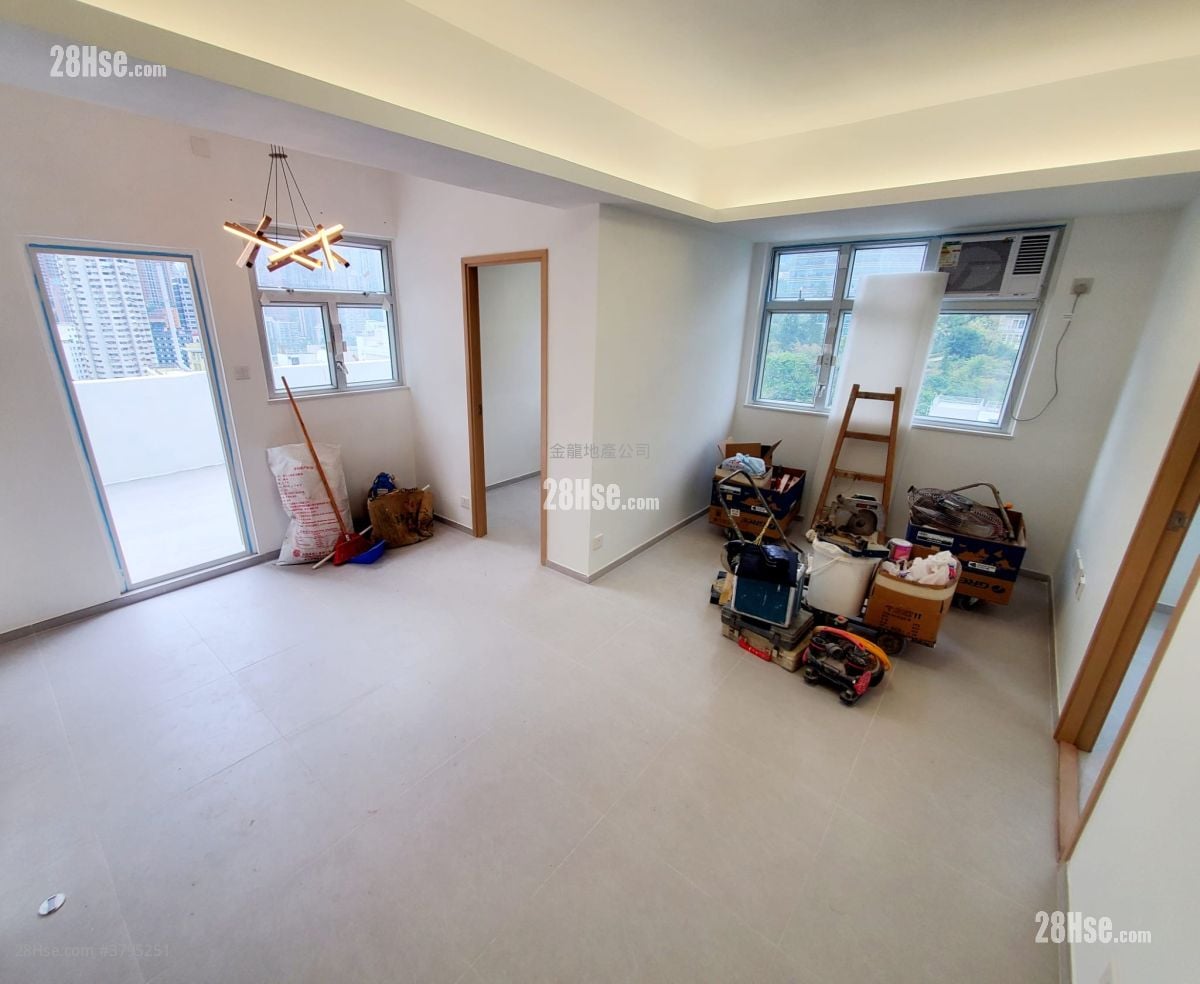 Wah To Building Sell 3 Bedrooms , 1 Bathroom 492 ft²