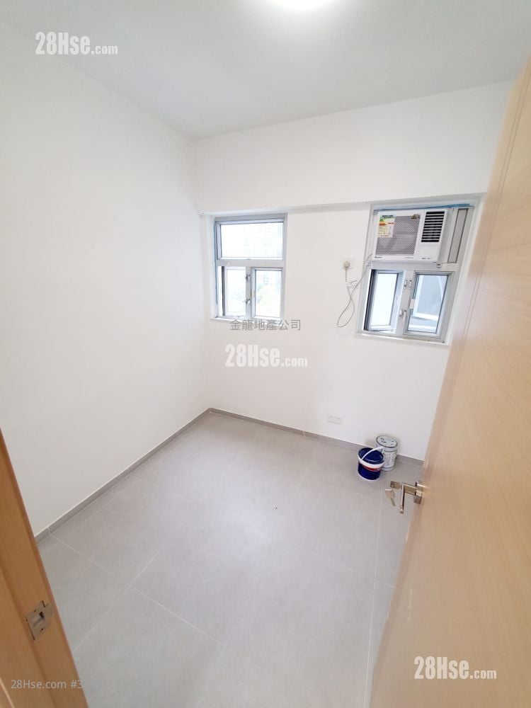 Wah To Building Sell 3 Bedrooms , 1 Bathroom 492 ft²