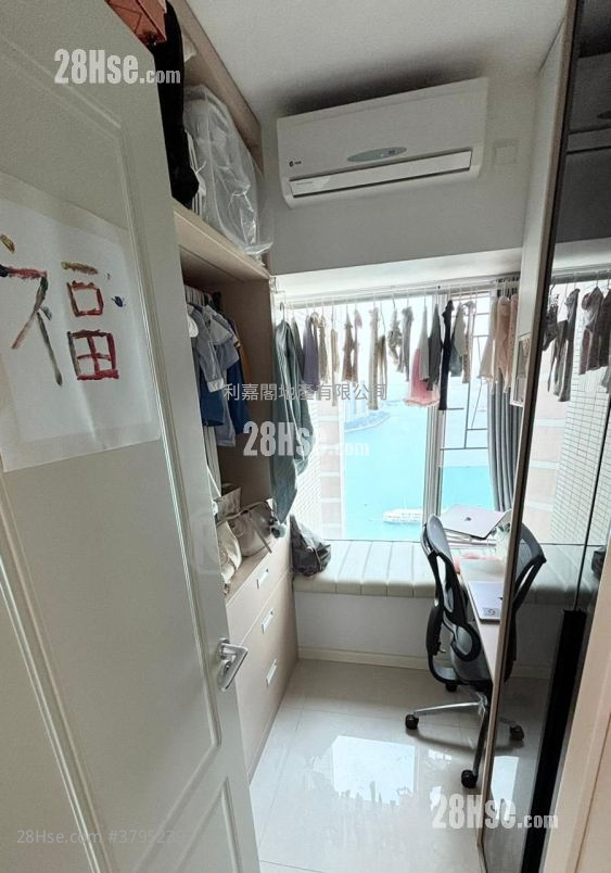 City Point Sell 3 Bedrooms , 2 Bathrooms 758 ft²