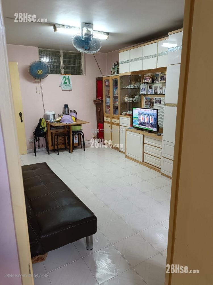 Lower Wong Tai Sin Estate Sell 2 Bedrooms , 1 Bathroom 377 ft²