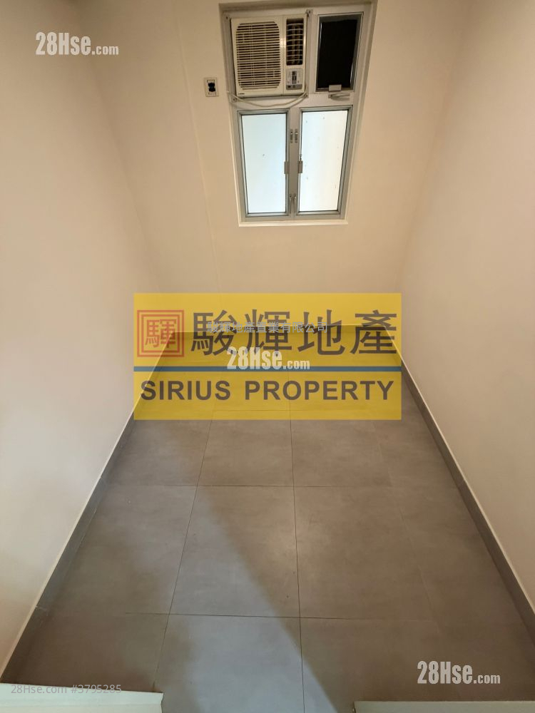 Man Yiu Building Rental 3 Bedrooms , 1 Bathroom 665 ft²