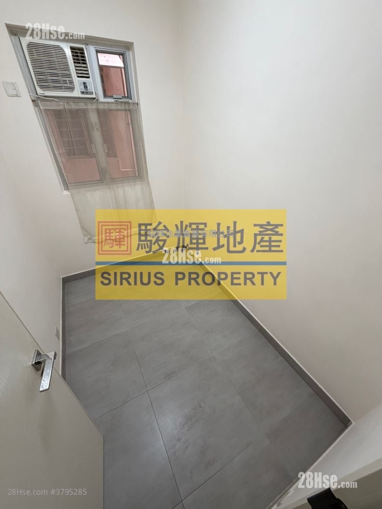 Man Yiu Building Rental 3 Bedrooms , 1 Bathroom 665 ft²
