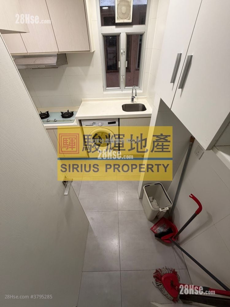 Man Yiu Building Rental 3 Bedrooms , 1 Bathroom 665 ft²