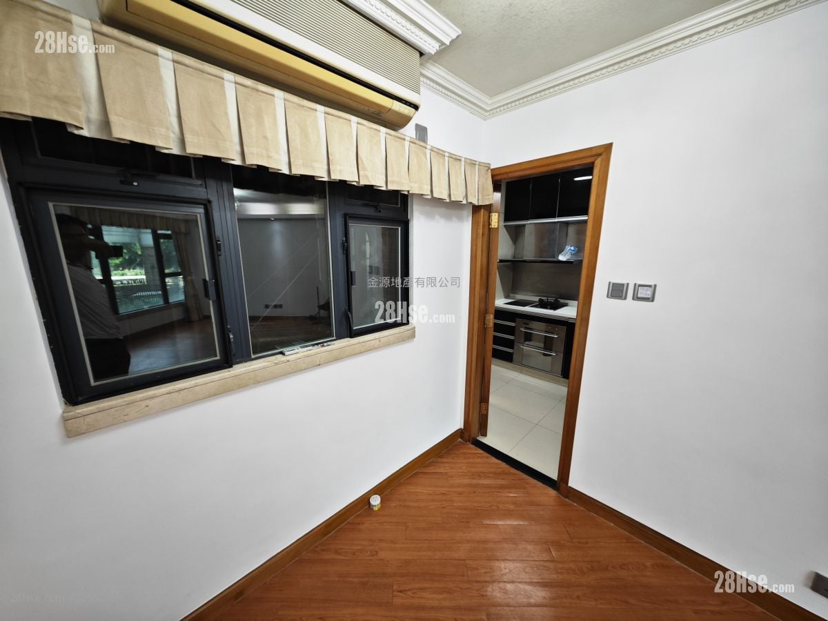 Dragon View Rental 5+ Bedrooms 767 ft²