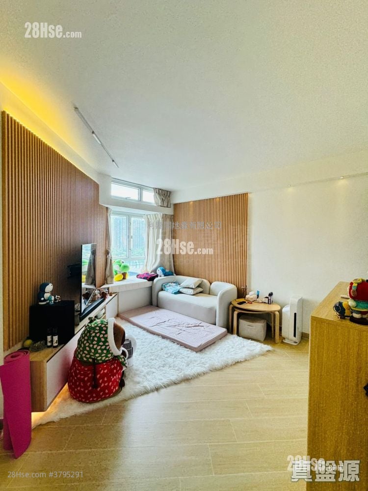 Kingswood Villas Sell 2 Bedrooms 442 ft²