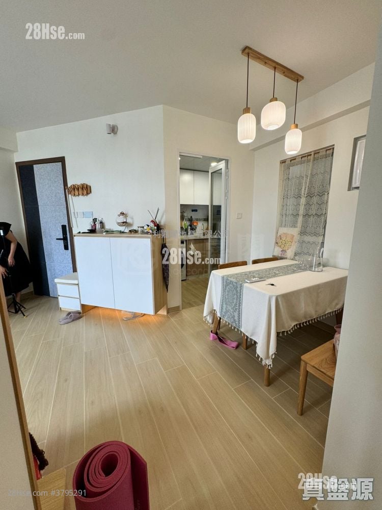 Kingswood Villas Sell 2 Bedrooms 442 ft²