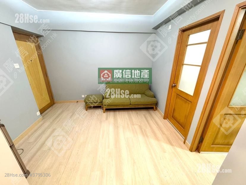 Hung Fai Building Sell 2 Bedrooms , 1 Bathroom 335 ft²