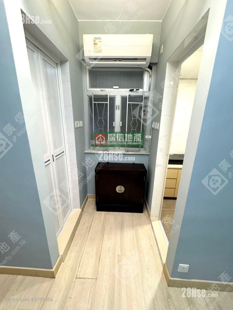 Hung Fai Building Sell 2 Bedrooms , 1 Bathroom 335 ft²