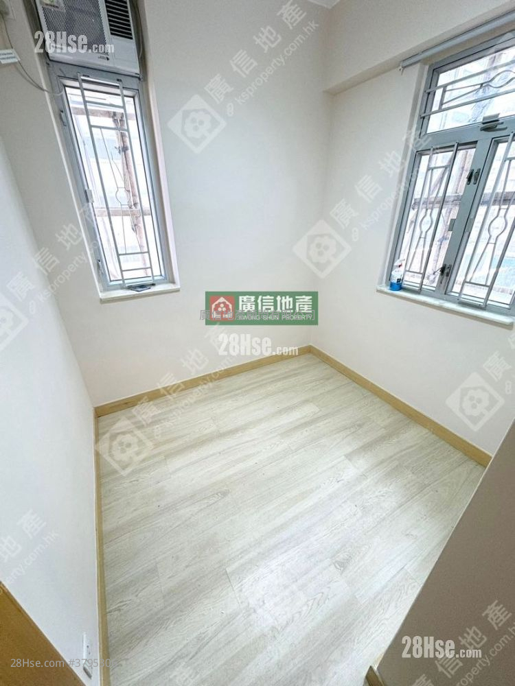 Hung Fai Building Sell 2 Bedrooms , 1 Bathroom 335 ft²
