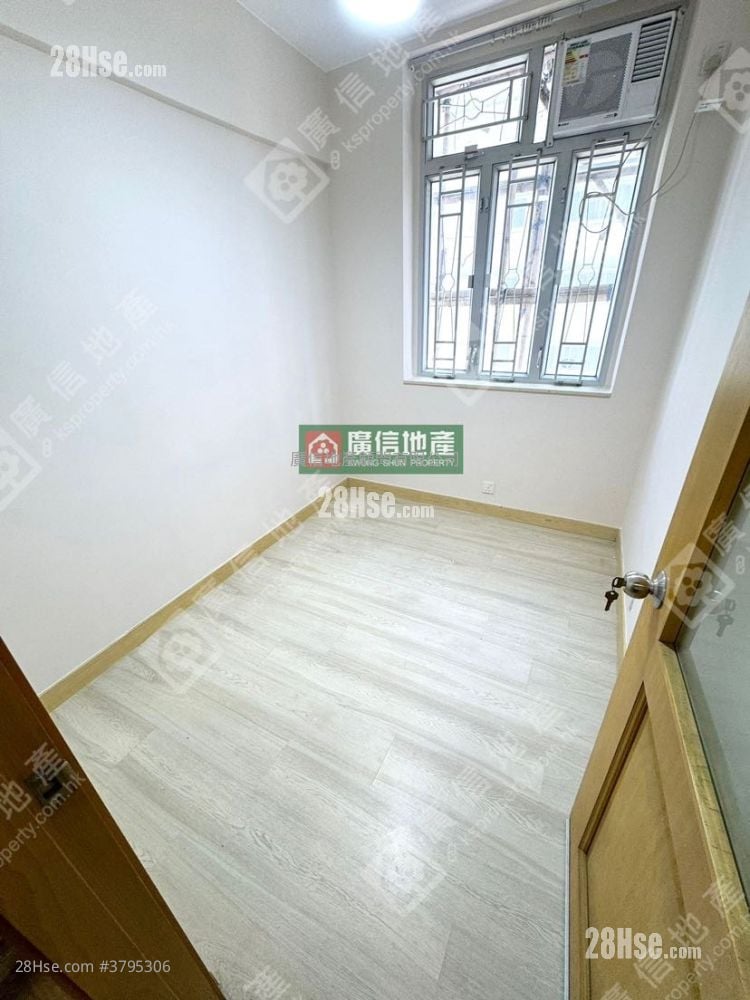 Hung Fai Building Sell 2 Bedrooms , 1 Bathroom 335 ft²