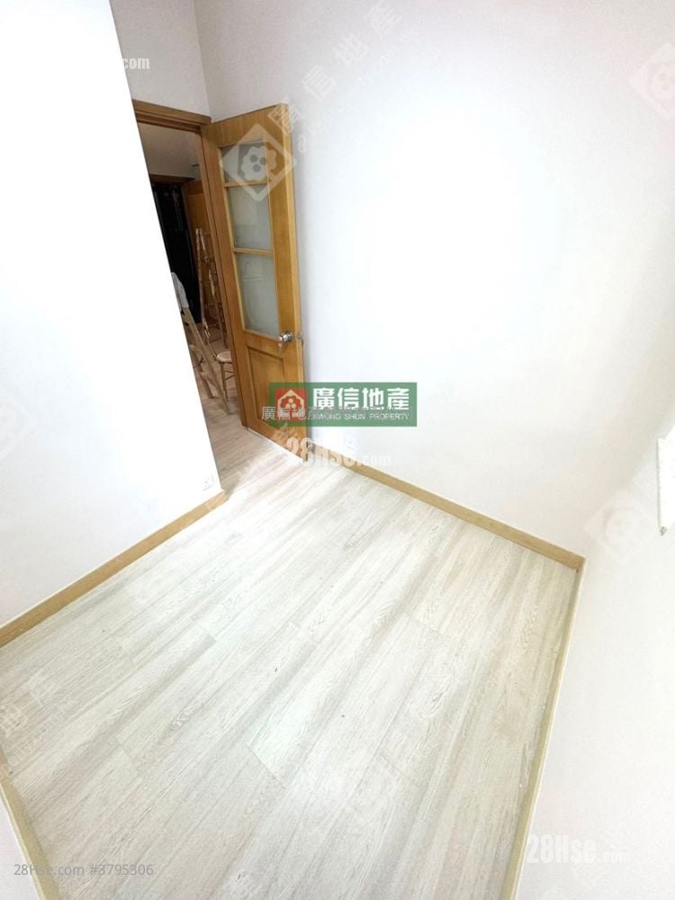 Hung Fai Building Sell 2 Bedrooms , 1 Bathroom 335 ft²
