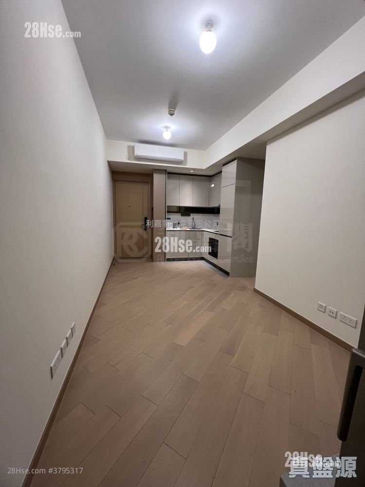 Grand Mayfair  Rental 444 ft²