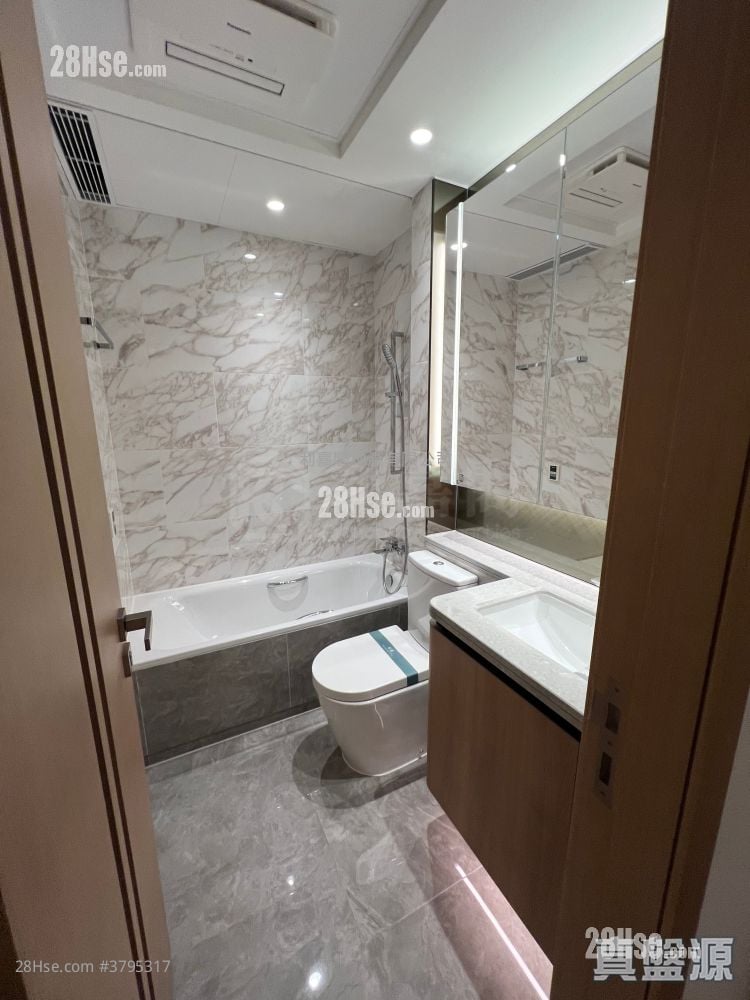 Grand Mayfair  Rental 444 ft²