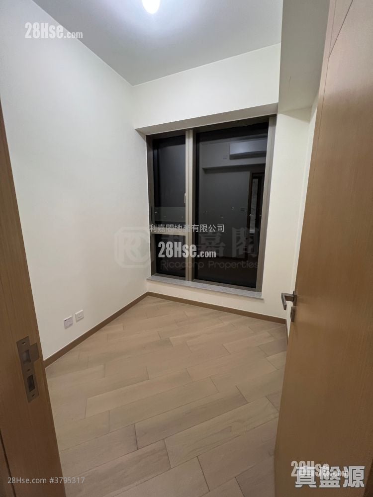 Grand Mayfair  Rental 444 ft²