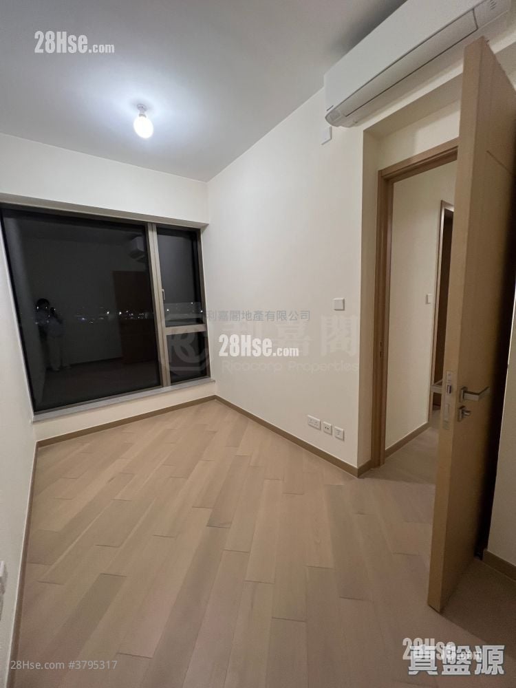 Grand Mayfair  Rental 444 ft²