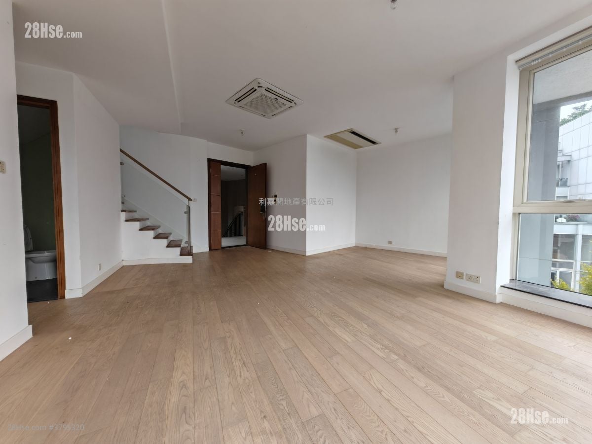 L'utopie Rental 4 Bedrooms , 2 Bathrooms 1,533 ft²