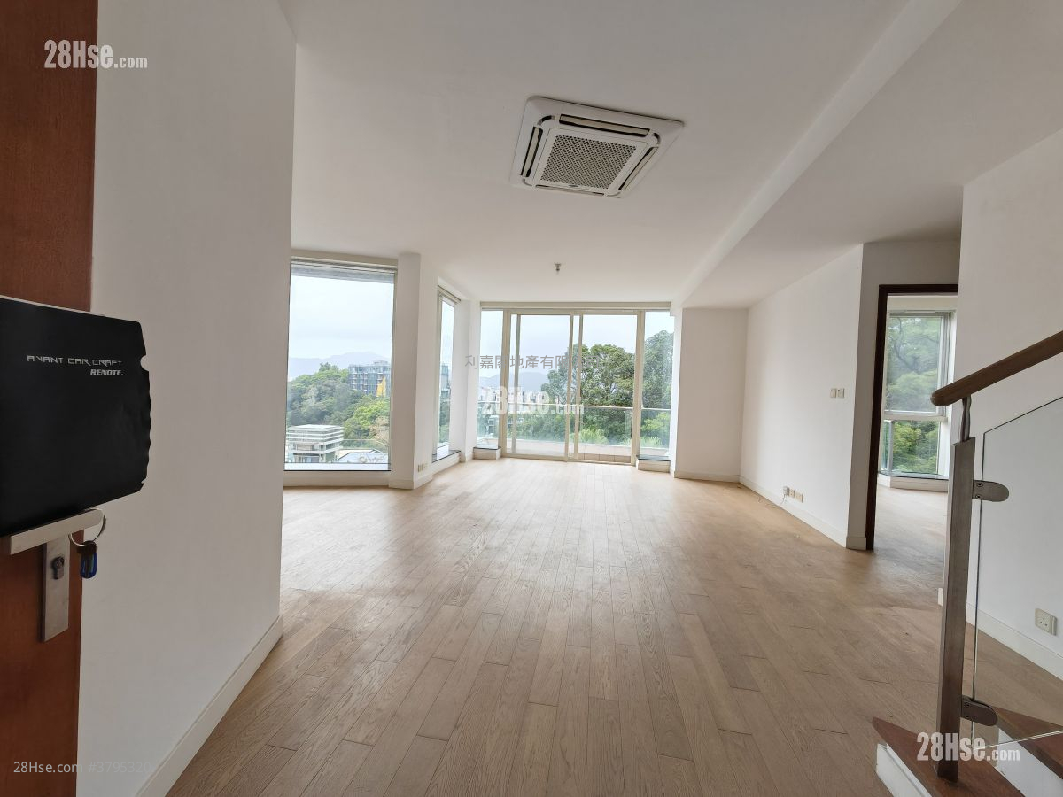 L'utopie Rental 4 Bedrooms , 2 Bathrooms 1,533 ft²