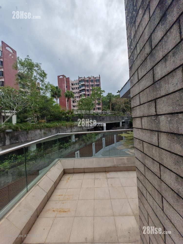 L'utopie Rental 4 Bedrooms , 2 Bathrooms 1,533 ft²