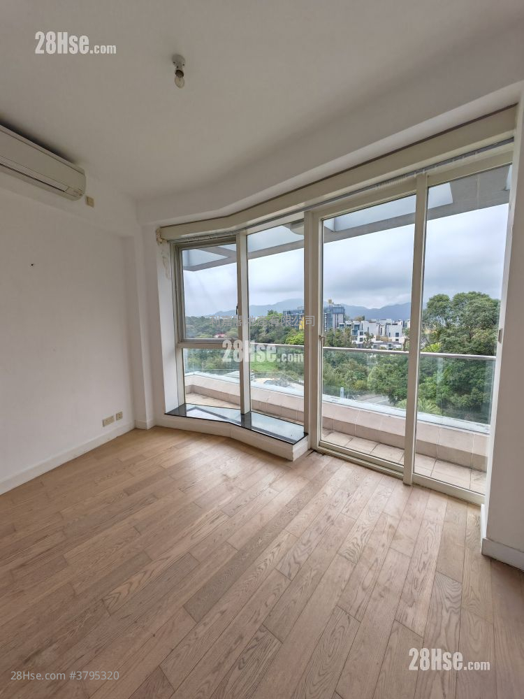 L'utopie Rental 4 Bedrooms , 2 Bathrooms 1,533 ft²