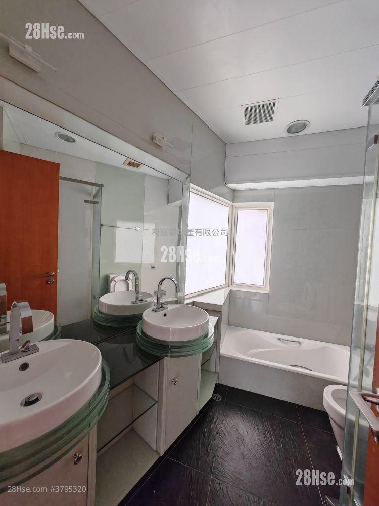 L'utopie Rental 4 Bedrooms , 2 Bathrooms 1,533 ft²