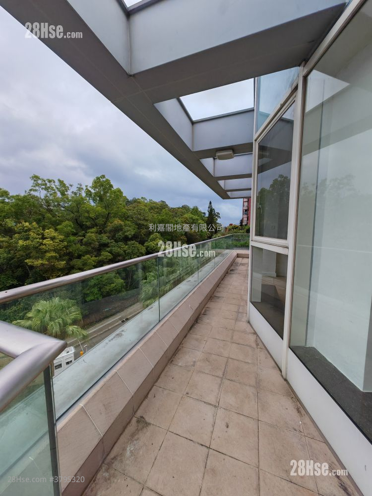 L'utopie Rental 4 Bedrooms , 2 Bathrooms 1,533 ft²