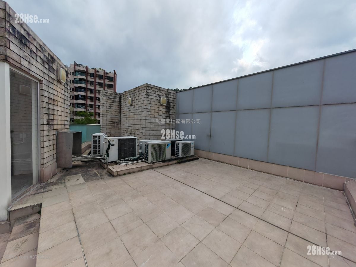 L'utopie Rental 4 Bedrooms , 2 Bathrooms 1,533 ft²