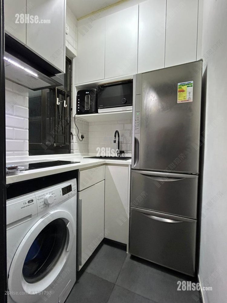 Wai Wah Centre Sell 2 Bedrooms , 1 Bathroom 358 ft²