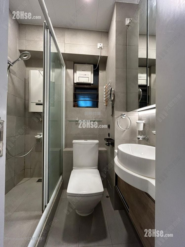 Wai Wah Centre Sell 2 Bedrooms , 1 Bathroom 358 ft²