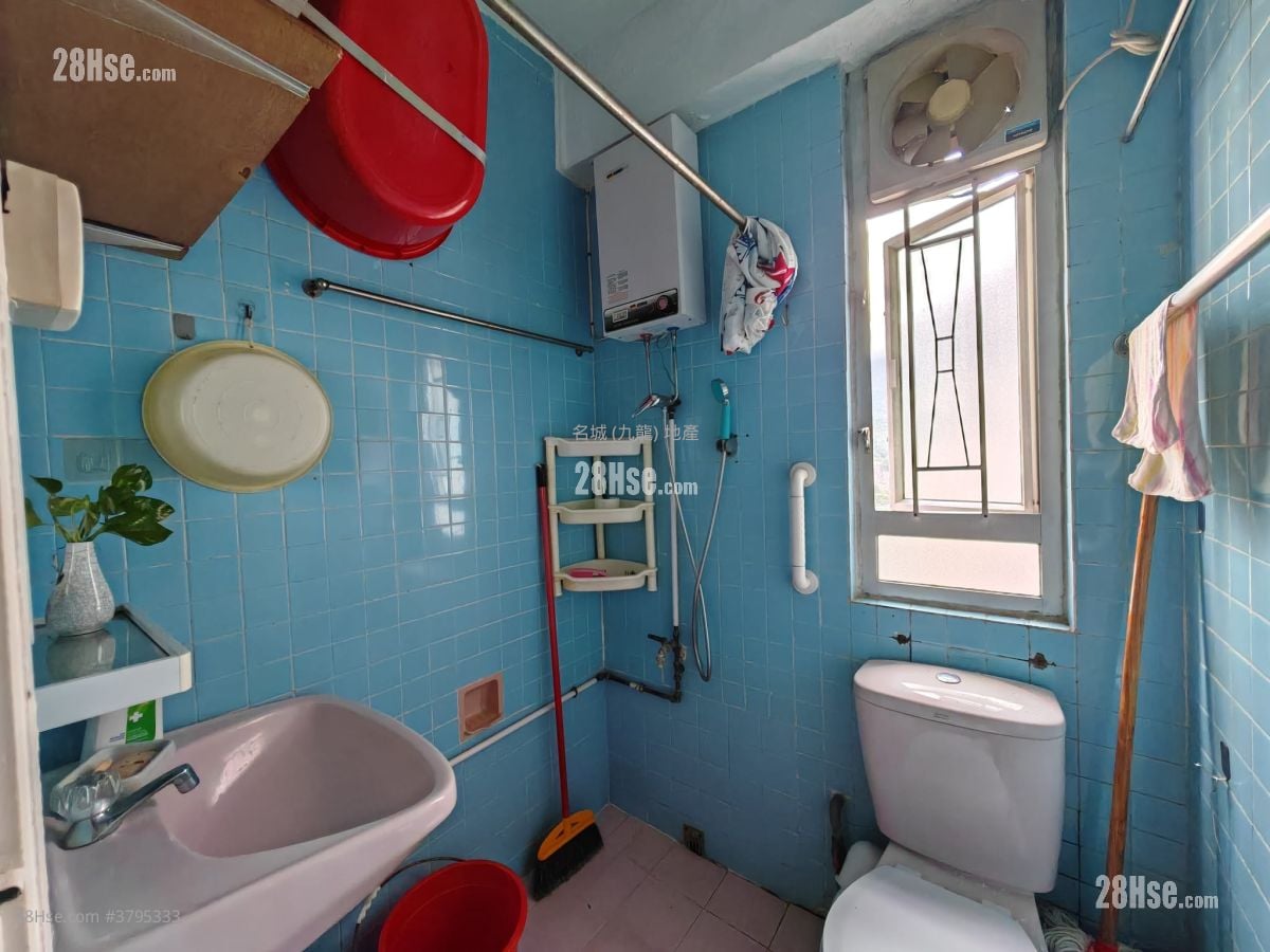 Che Wah Building Sell 2 Bedrooms , 1 Bathroom 415 ft²