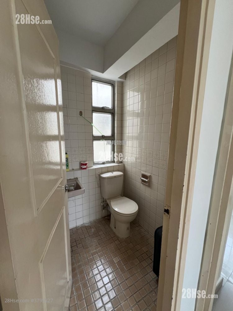 Tai Po Plaza Sell 2 Bedrooms , 1 Bathroom 412 ft²