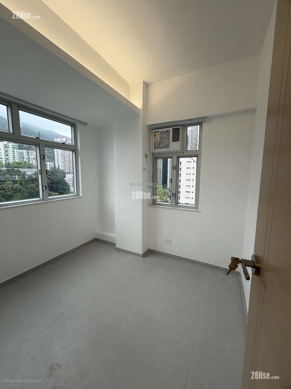 Wah To Building Sell 3 Bedrooms , 1 Bathroom 492 ft²