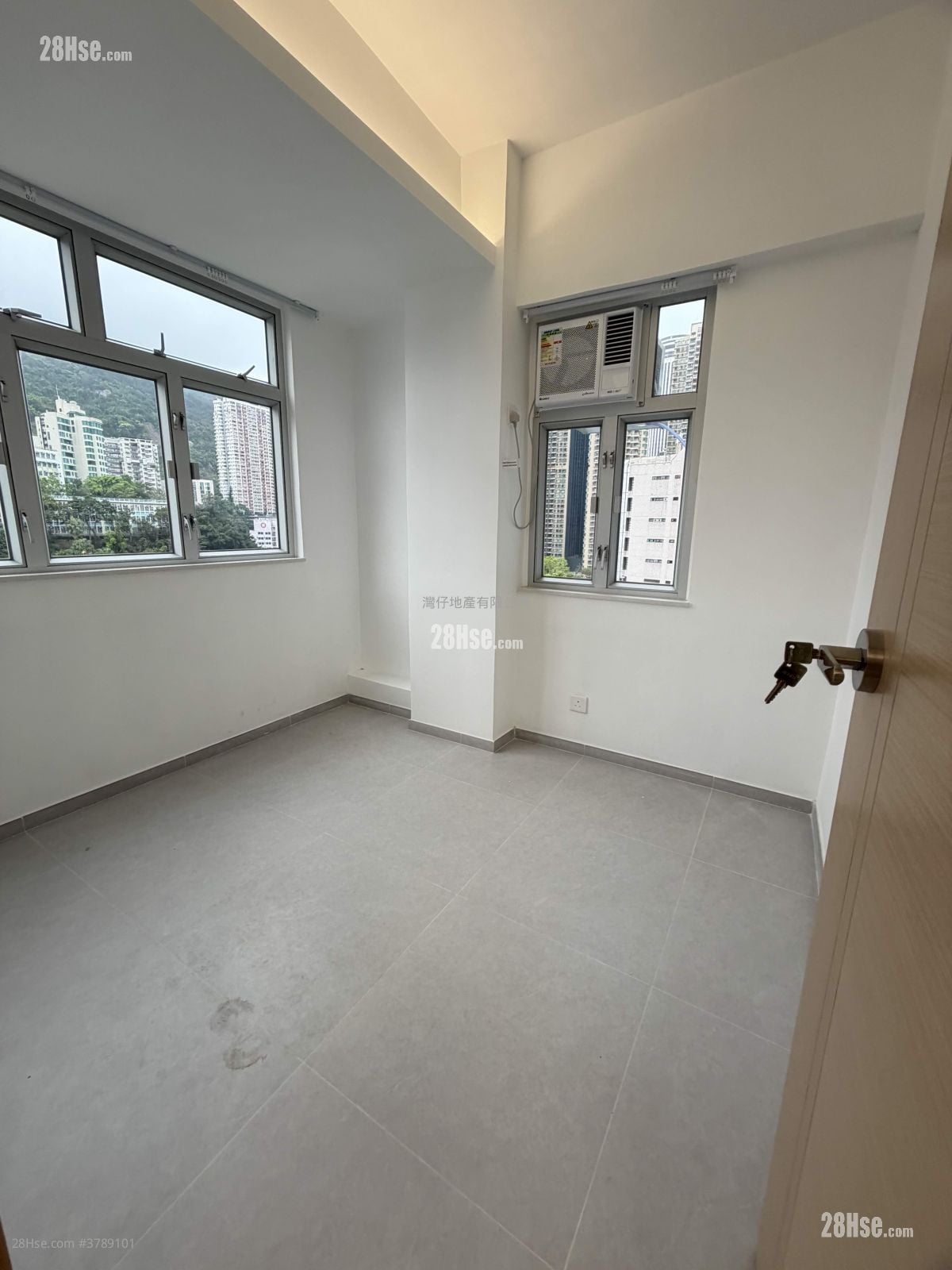 Wah To Building Sell 3 Bedrooms , 1 Bathroom 492 ft²