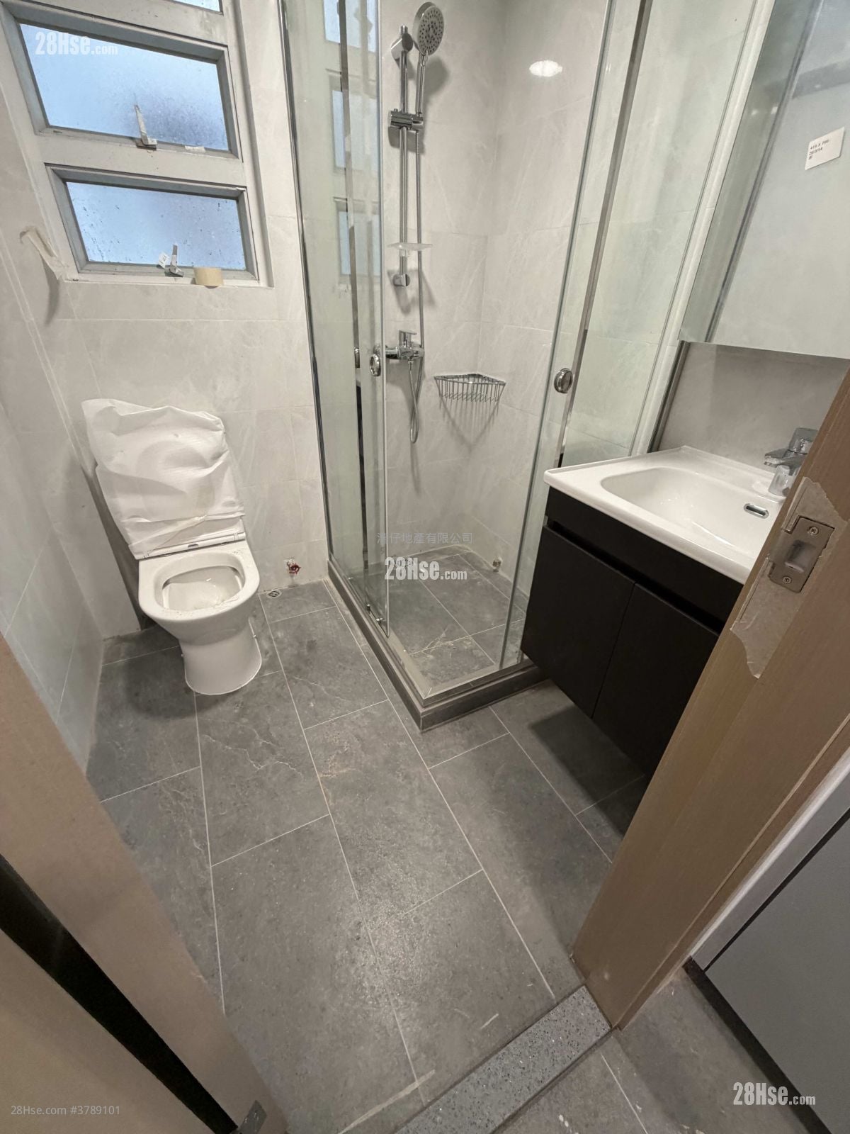 Wah To Building Sell 3 Bedrooms , 1 Bathroom 492 ft²