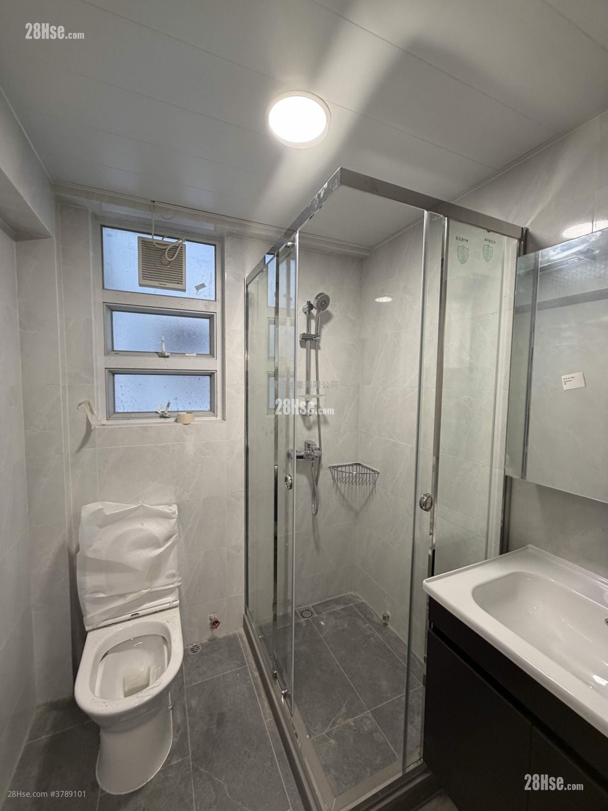 Wah To Building Sell 3 Bedrooms , 1 Bathroom 492 ft²