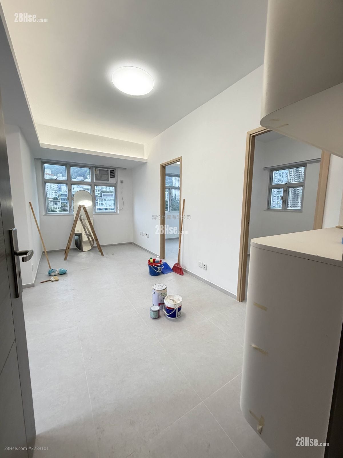 Wah To Building Sell 3 Bedrooms , 1 Bathroom 492 ft²