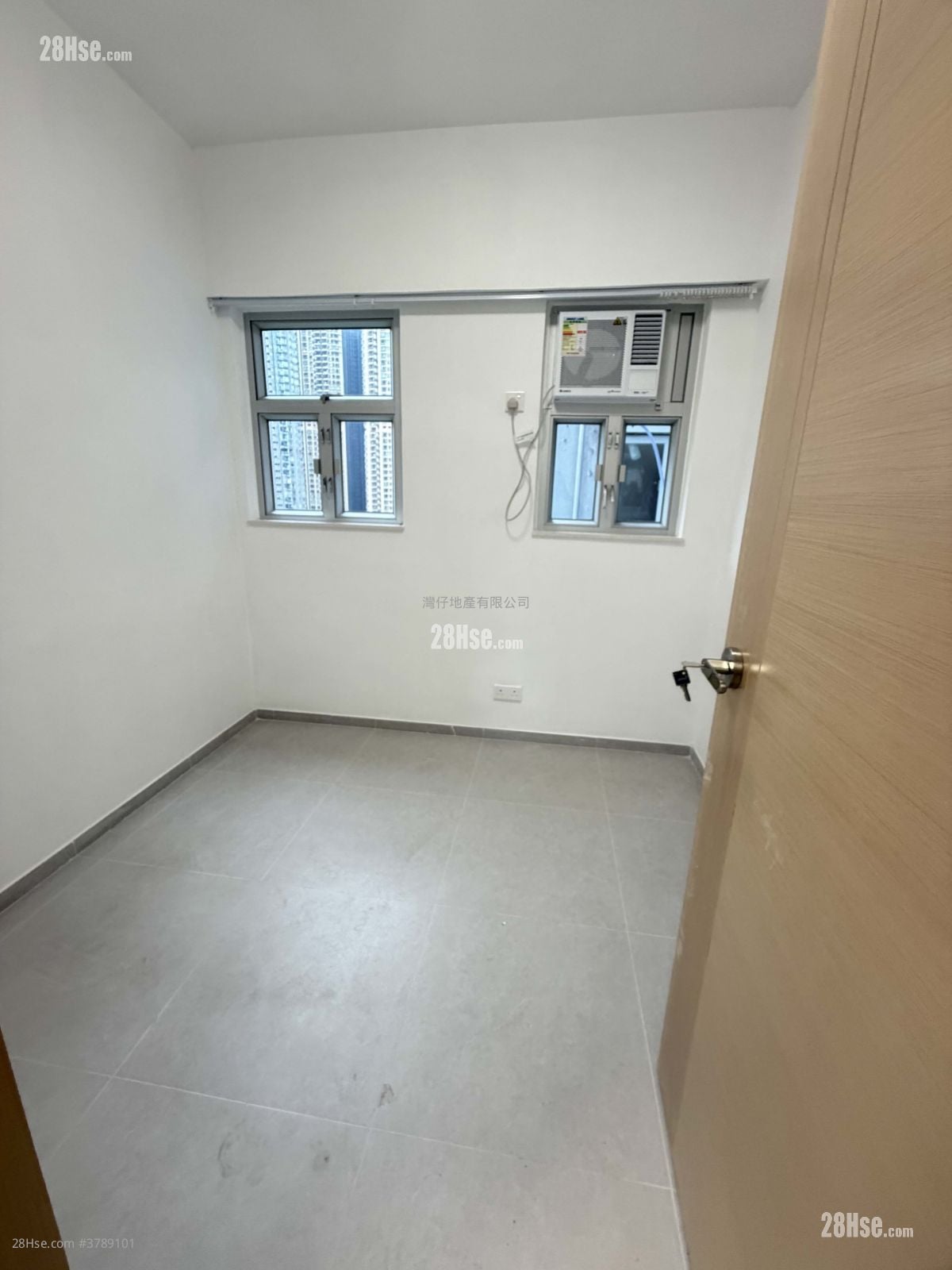 Wah To Building Sell 3 Bedrooms , 1 Bathroom 492 ft²