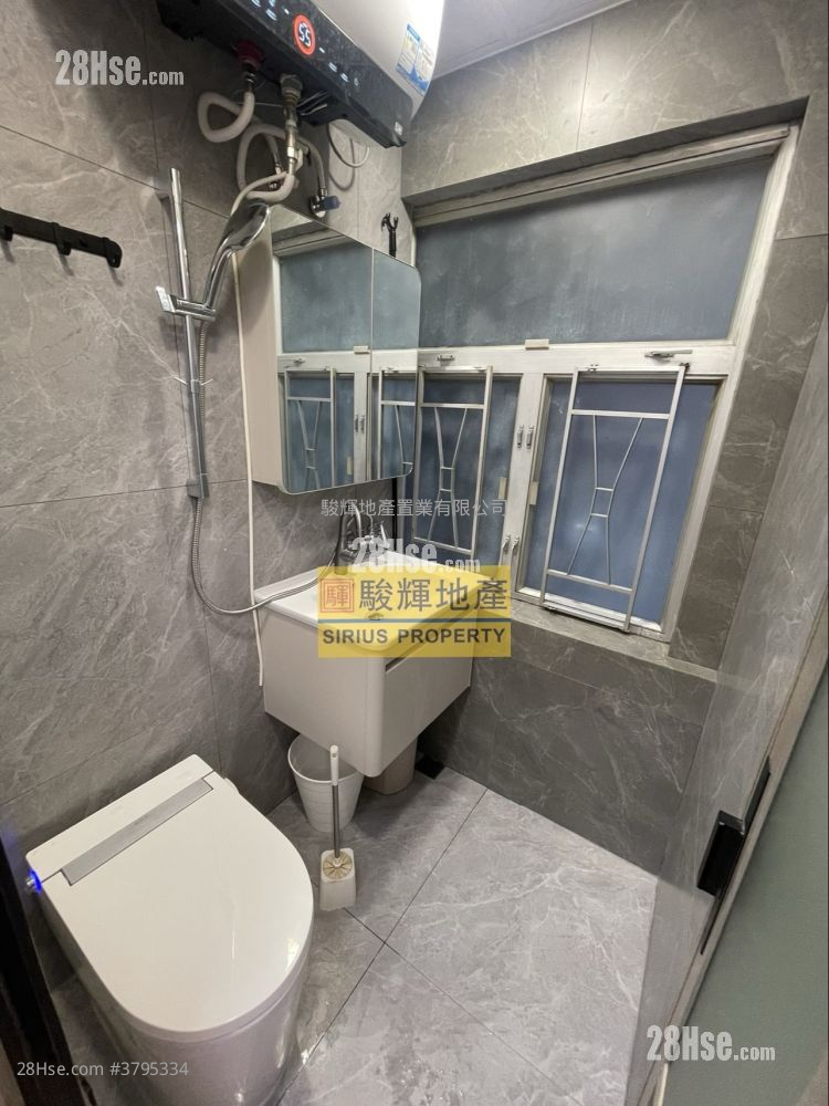 Yan On Building Rental 180 ft²