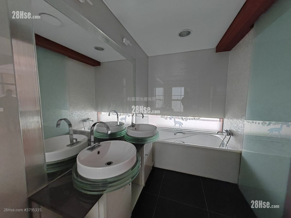 L'utopie Rental 3 Bedrooms , 2 Bathrooms 1,566 ft²