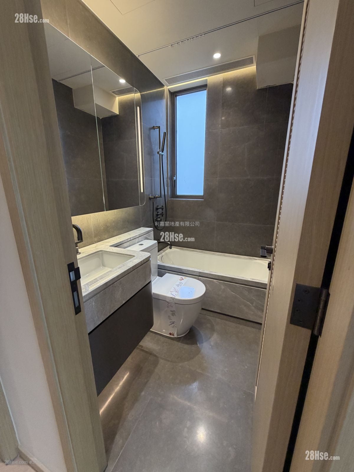 The Arles Rental 4 Bedrooms , 2 Bathrooms 2,001 ft²