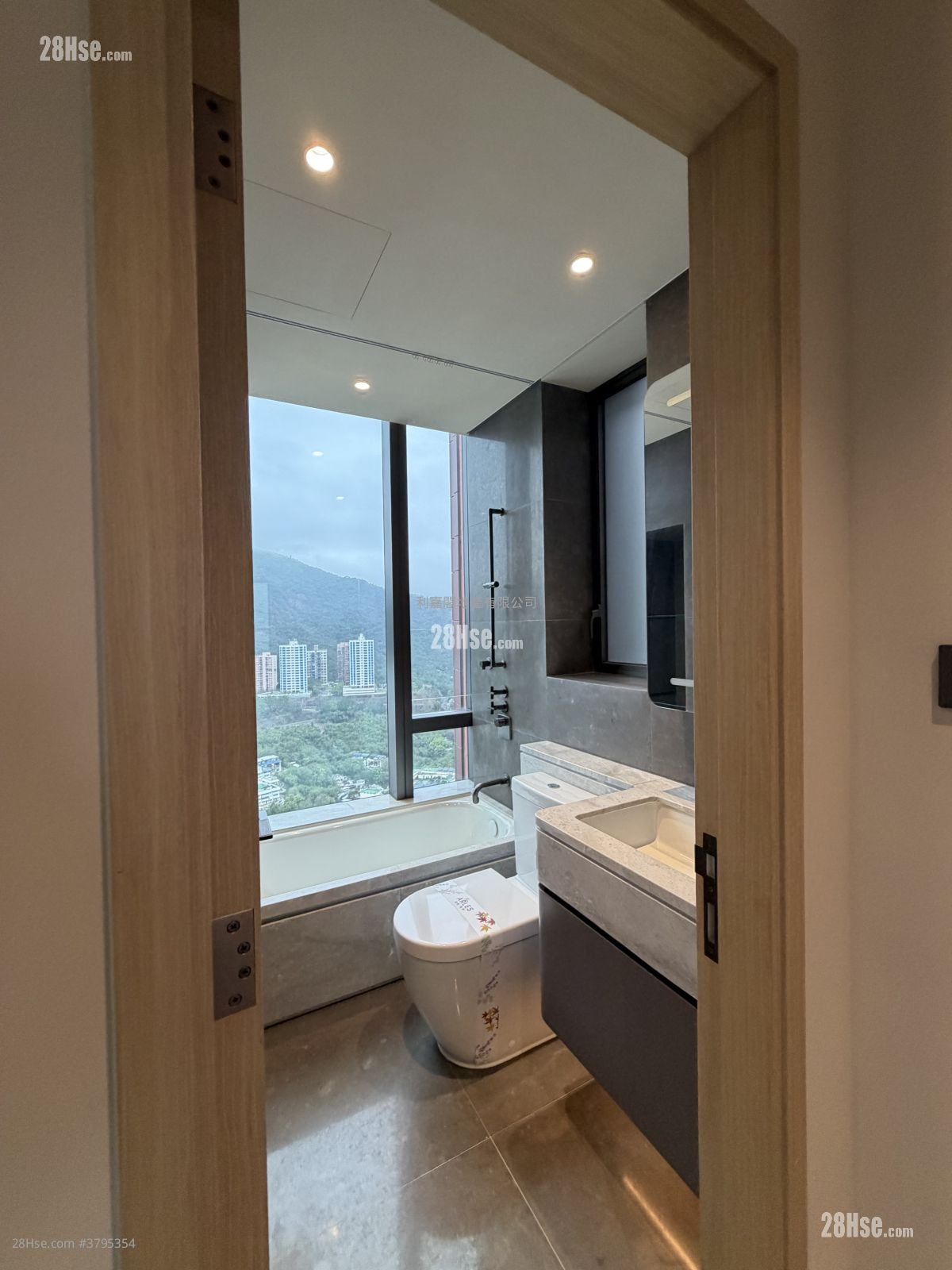 The Arles Rental 4 Bedrooms , 2 Bathrooms 2,001 ft²