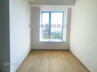 Park One Sell 4 Bedrooms , 1 Bathroom 595 ft²