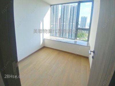 Park One Sell 4 Bedrooms , 1 Bathroom 595 ft²