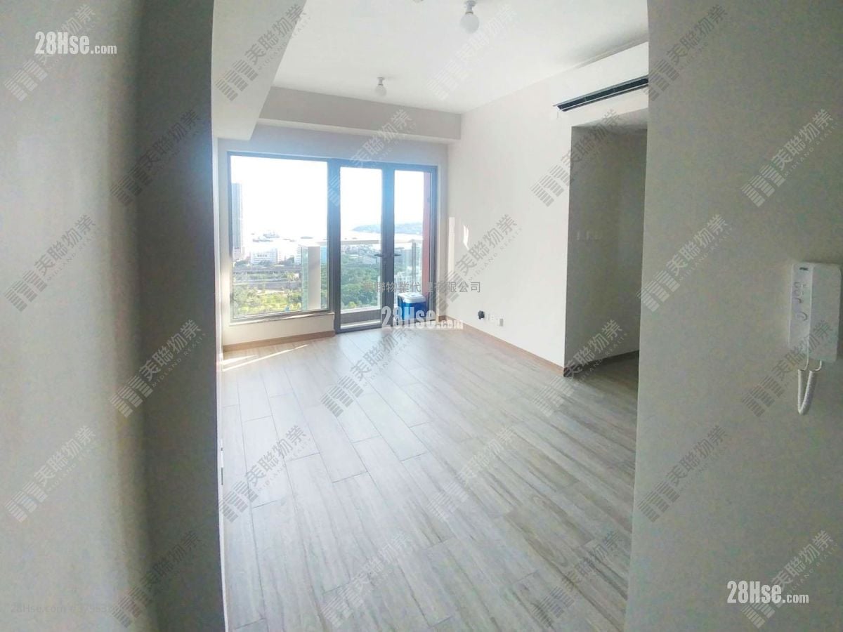 Park One Sell 4 Bedrooms , 1 Bathroom 595 ft²