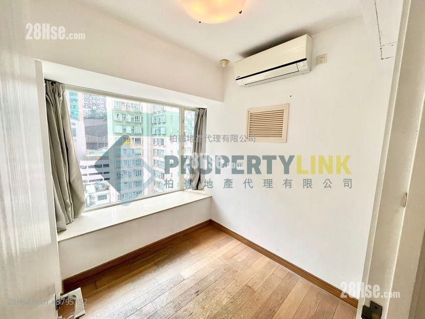 Centre Stage Sell 3 Bedrooms , 1 Bathroom 628 ft²