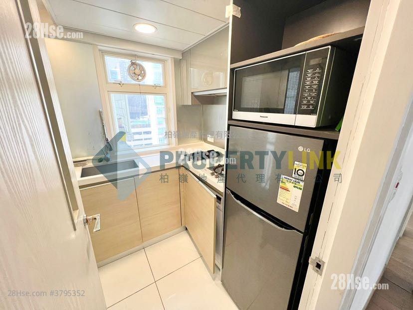 Centre Stage Sell 3 Bedrooms , 1 Bathroom 628 ft²