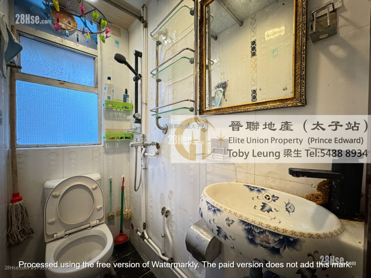 Shun Hing Building Sell 2 Bedrooms , 1 Toilet 328 ft²