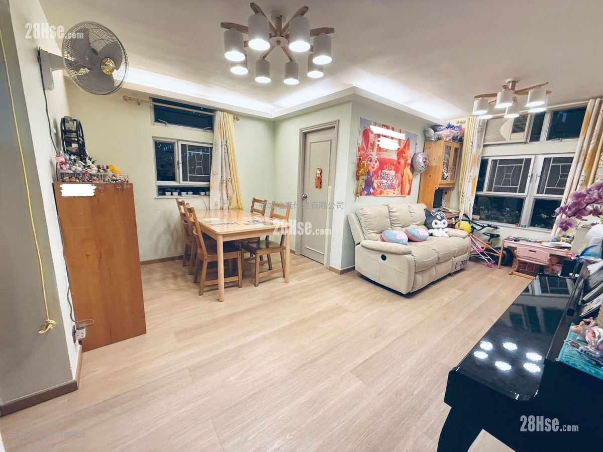 Yan Shing Court Sell 3 Bedrooms , 1 Bathroom 645 ft²